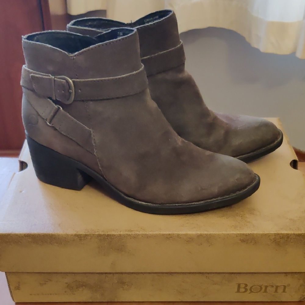 Born Women's Binghamton Suede Ankle Booties - Taupe Gray/Brown